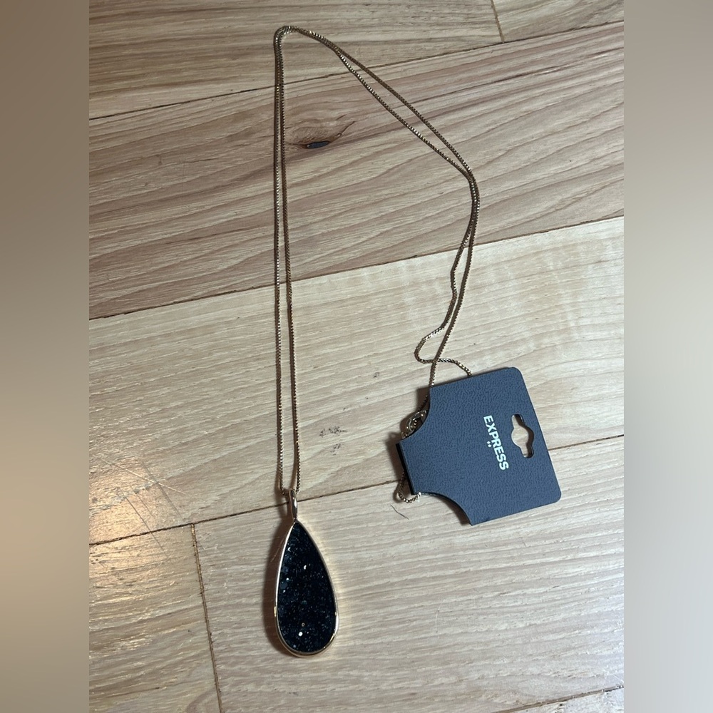 Express - pendant necklace. NWT.